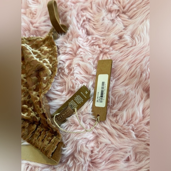 NWT SKIMS LOGO VELVET TRIANGLE BRA - Picture 7 of 8